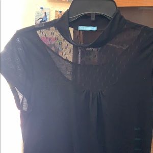 Short sleeve with round neck